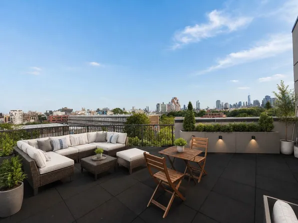 494 Manhattan Avenue image 1 of 10