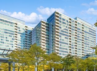 9655 Woods Dr UNIT 2010, Skokie, IL 60077