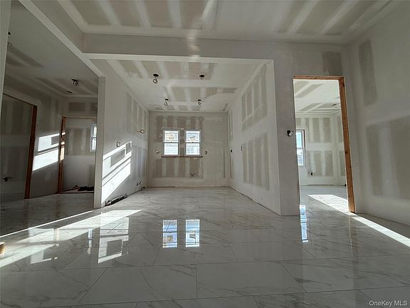 5th image of 36 E Fulton Street