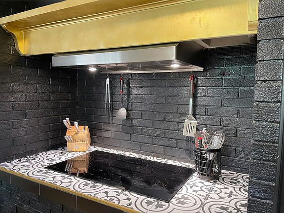 Updated induction cooktop top area