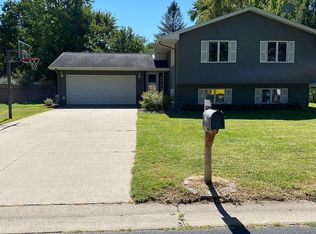 976 Falcon Dr, River Falls, WI 54022