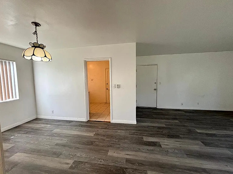 1935 Cloverfield Blvd — Photo 43