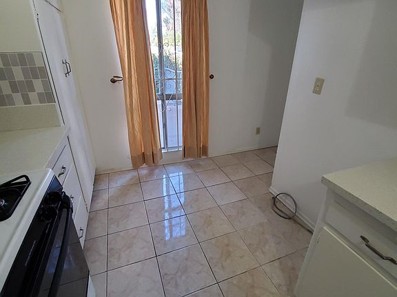 4th image of 127 Casuda Canyon Dr APT C