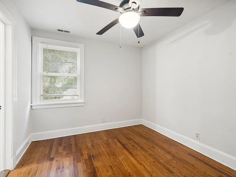 504 Pelham Dr — Photo 10