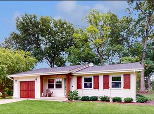 227 Juneway Ter, Lake Bluff, IL 60044
