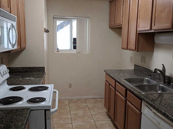 4th image of 559 E Madison Ave Unit 109
