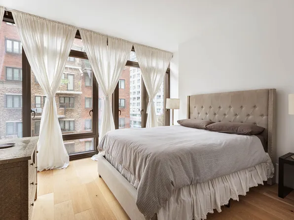 429 Kent Avenue image 9 of 10