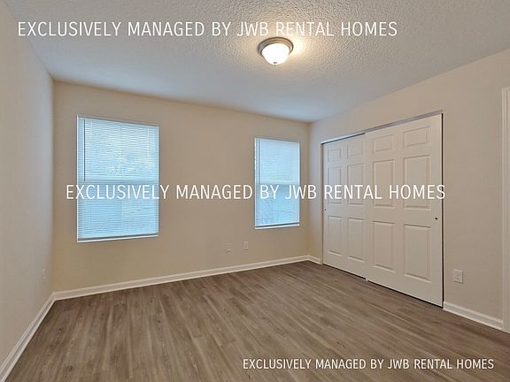 5th image of 1164 Hart St