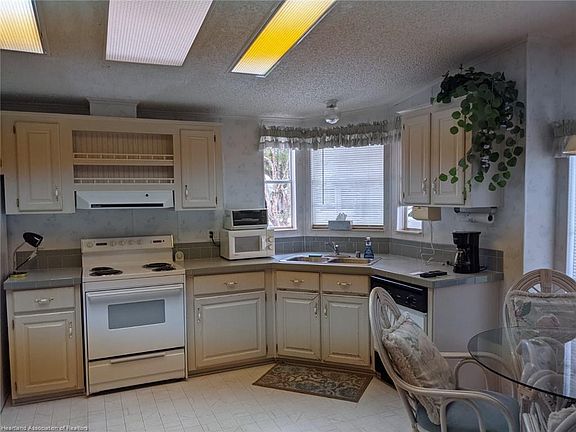 3rd image of 2844 E Spinnaker Dr