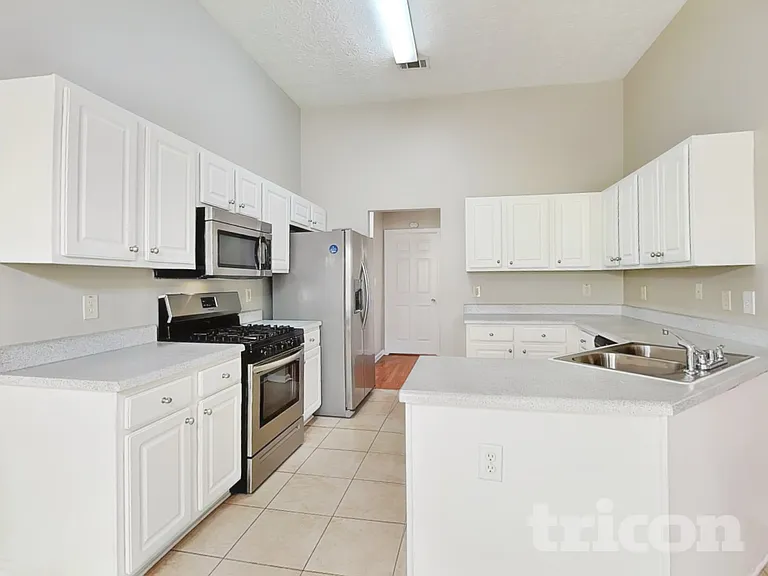 931 Tilford Point Pl — Photo 6