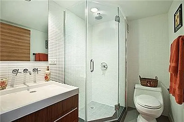 Sold by R New York | media 18