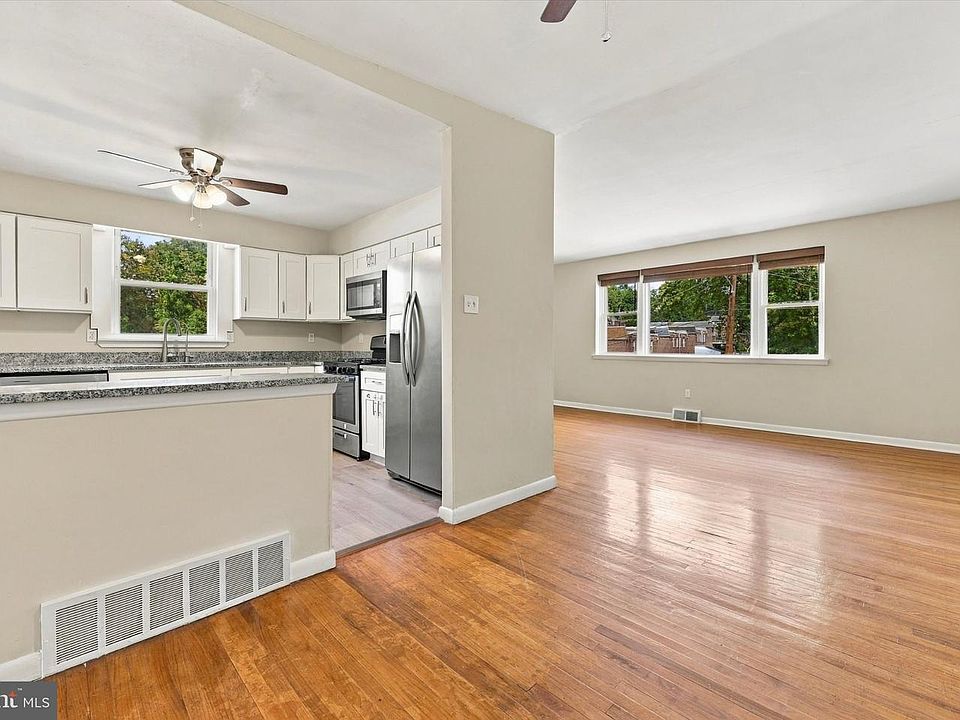 1st image of 704 Hill Rd