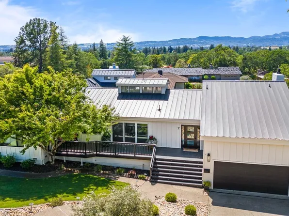 7 Gleneagle Circle, Napa, CA 94558