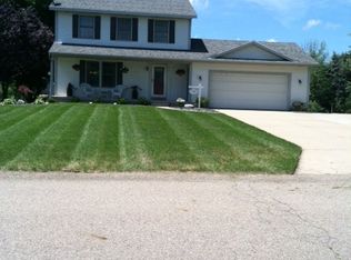 7485 Pheasant Run Dr, Hudsonville, MI
