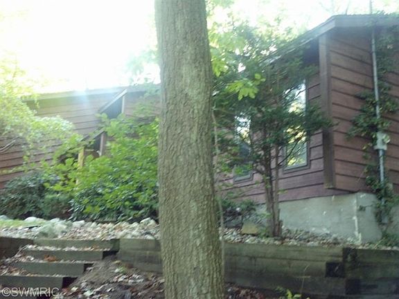 2nd image of 2409 Hathaway Ct