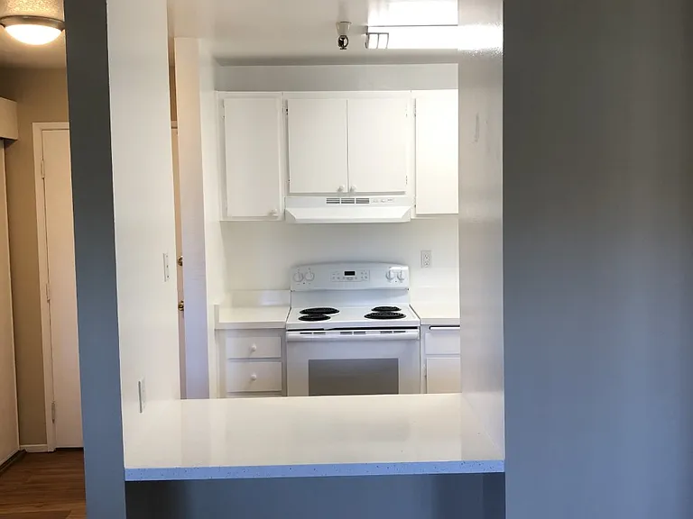 120 E Remington Dr — Photo 8