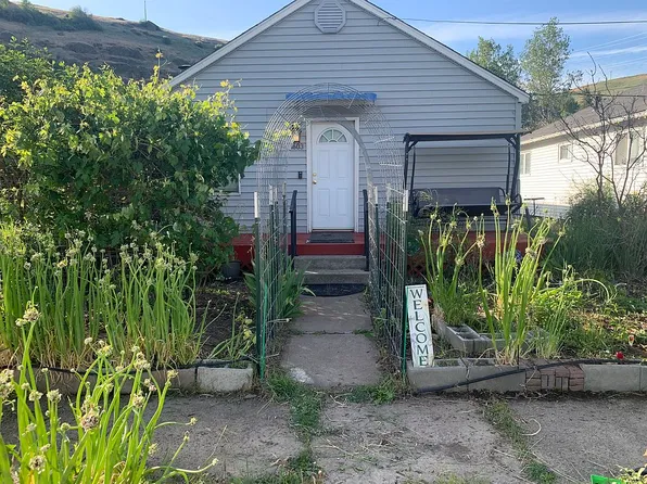 1603 Cedar St, Colfax, WA 99111