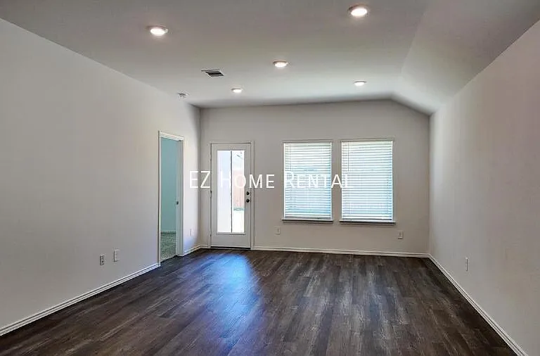 6115 Grove Of Pines St — Photo 8