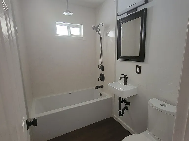 2316 NW 38th Pl — Photo 7