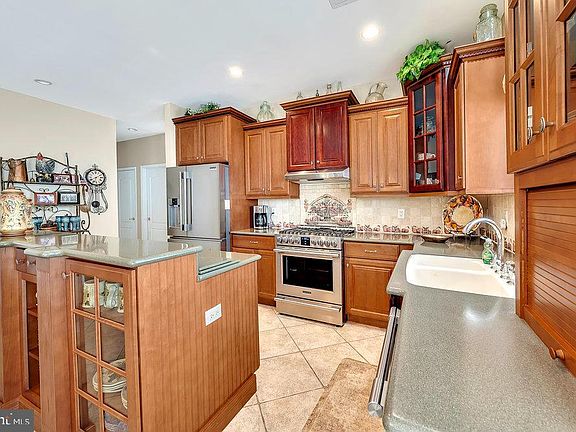 3rd image of 338 Blanketflower Ln