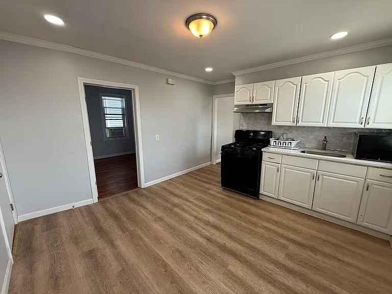68-70 Wyeth St #3 — Photo 8
