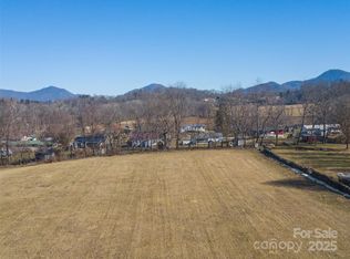2 Garden Ln, Canton, NC 28716