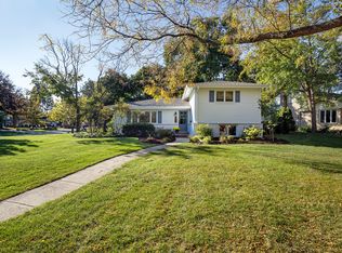 1320 Pinehurst Dr, Glenview, IL 60025