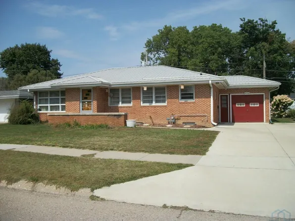 406 Ash St, Cherokee, IA 51012