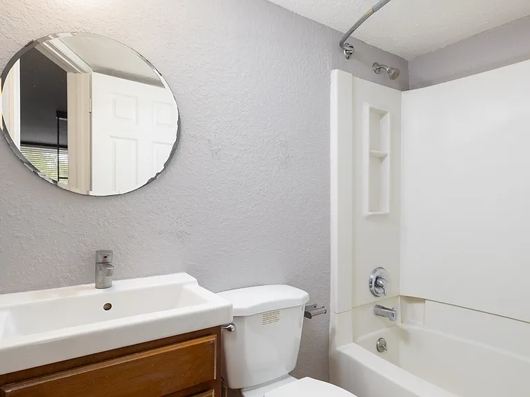 2407 W Vine St — Photo 5