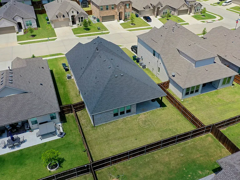 825 Allison Dr — Photo 18