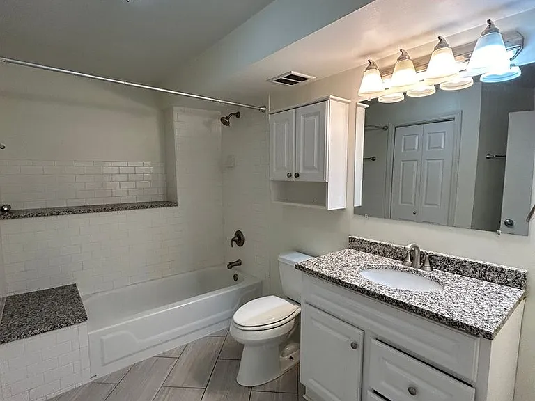 1505 W Huron St #G — Photo 8