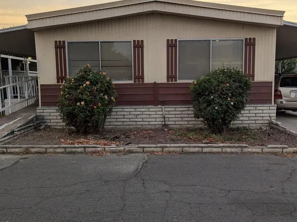 881 N Lake St Spc 221, Hemet, CA 92544