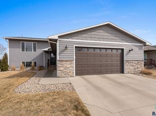 512 Kia Dr, Hartford, SD 57033