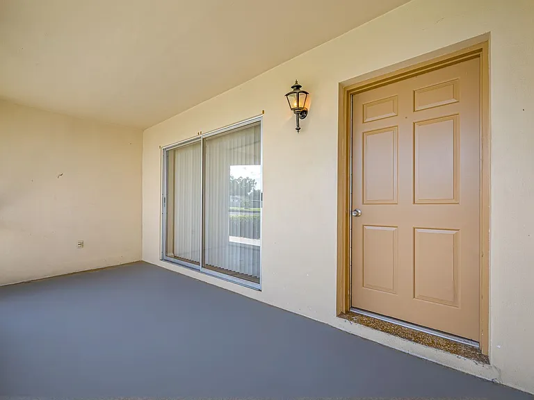 Lake Tarpon Apartments — Photo 36