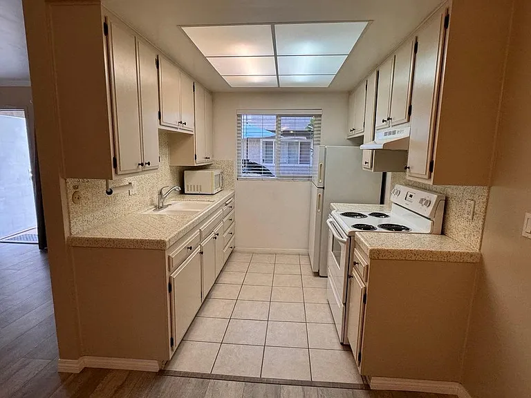 3985 Riviera Dr #B — Photo 6