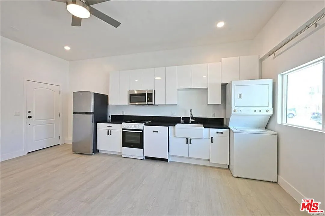 2 bed, 1.0 bath, 1250 sqft, $2,849 — Photo 3