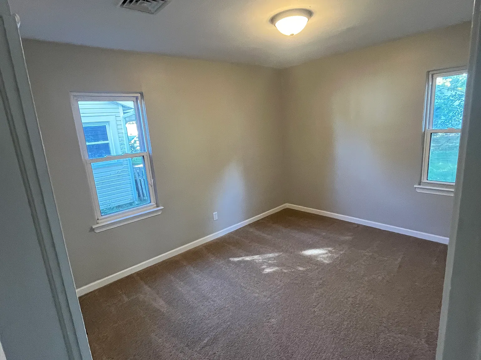3 bed, 942 sqft, $1,250 — Photo 4
