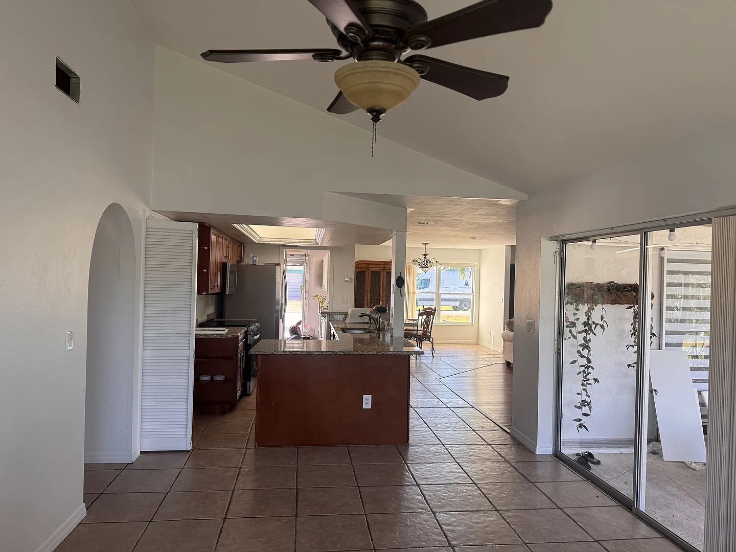 Beautiful 3 Bedroom Priced to Rent — Photo 2