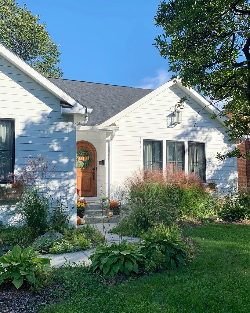 5 bed, 2135 sqft, $5,945 — Photo 1