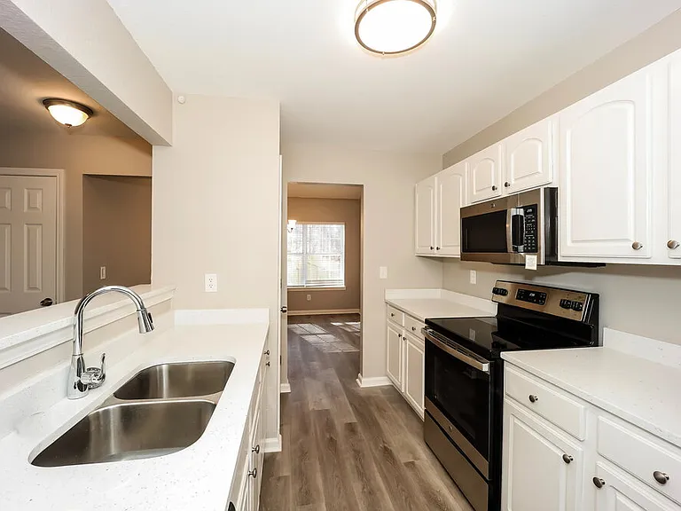 4423 Ravenwood Dr — Photo 8