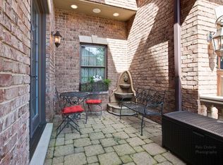 1056 Prairie Ave, Naperville, IL 60540