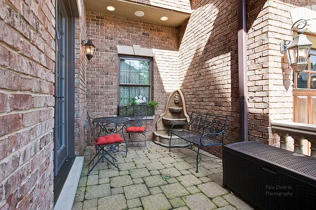 1056 Prairie Ave photo 1
