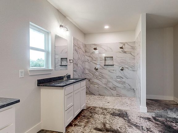 4th image of 2030 Shoemaker Rd