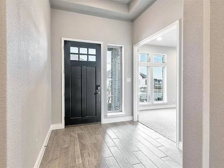 333 Cowling Dr — Photo 2