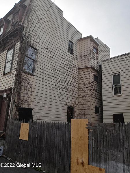 3rd image of 66 Robin Street