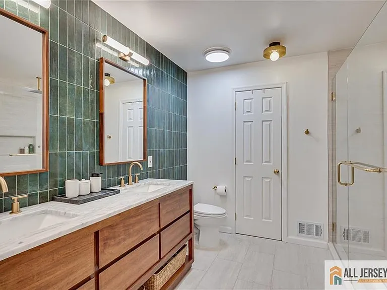 403 Somerset Ct — Photo 21