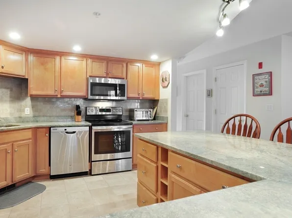 111 Regency Ln #111, Abington, MA 02351