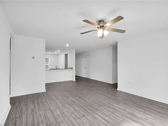 5th image of 218 Manasota St