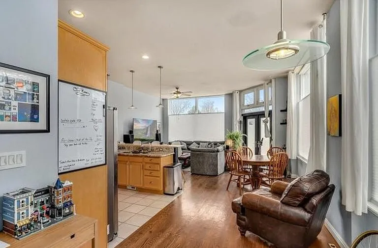 2902 Irving St — Photo 3