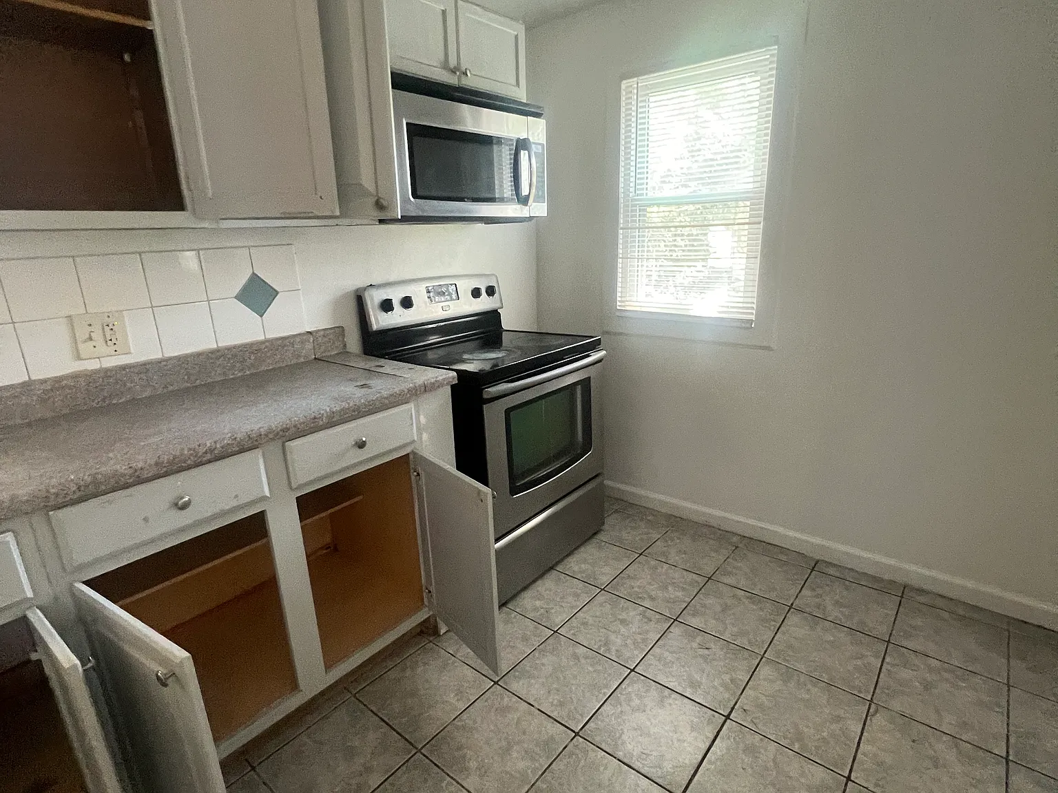 2 bed, 1.5 bath, 978 sqft, $1,250 — Photo 4